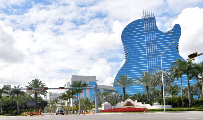 March 23, 2020, Fort Lauderdale, Florida, United States Of America: FORT LAUDERDALE, FL - MARCH 23: COVID-19 Fort Lauderdale businesses comes to a halt after Florida Gov. Ron DeSantis orders all entertainment venues, restaurants, and beaches to close in Broward and Palm Beach Counties in an effort to slow the spread of the Coronavirus on March 23, 2020 in Fort Lauderdale, Florida..People: Port Of Miami Fort Lauderdale United States Of America - ZUMAs214 20200323_zaa_s214_168 Copyright: xSMGx