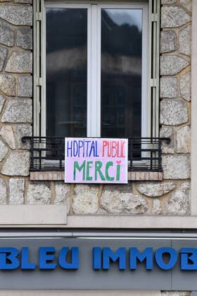 Coronavirus : hopital Pasteur a Nice. France imposes lockdown NEWS : Covid 19 Coronavirus en France - Nice - 23 03 2020 LionelUrman Panoramic 