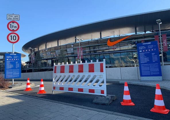 Geschlossener Parkplatz zum Shopping Outlett Center Wolfsburg
