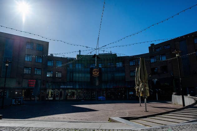 March 23, 2020, Amsterdam, Netherlands: The terrace of the famous Hard Rock Cafe is empty due to the spread of the coronavirus..Since the Coronavirus hit The Netherlands, most of the cities are empty. A couple of weeks ago, Prime Minister Mark Rutte called to work from home as much as possible and also announced the closure of restaurants, sports clubs, sex clubs, saunas, and cafes. Amsterdam is not formally in lockdown, but the streets and squares are empty. Amsterdam Netherlands - ZUMAs197 20200323_zaa_s197_065 Copyright: xAnaxFernandezx