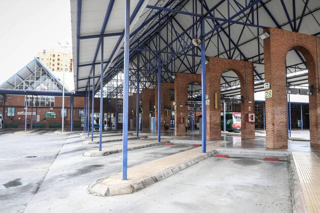 March 23, 2020: March 23, 2020 (Malaga ) The Spanish Military Unit UME, has carried out disinfection tasks at the main bus station in Malaga, to prevent the spread of the Coronavirus due to the passenger traffic that passes daily through the station. The Spanish military use bleach to clean up the surrounding area. - ZUMAc161 20200323_zap_c161_014 Copyright: xLorenzoxCarnerox