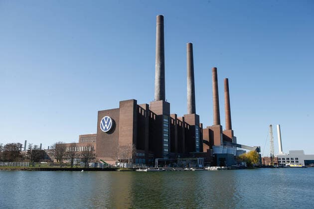 23.03.2020, xtgx, Auswirkungen des Corona Virus in Wolfsburg, Blick auf das Wolfsburger VW Werk. Volkswagen hat die Produktion bis auf weiteres eingestellt. Wolfsburg