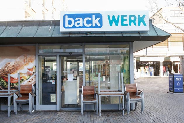 23.03.2020, xtgx, Auswirkungen des Corona Virus in Wolfsburg, geschlossene Filiale der Baeckereikette Backwerk Wolfsburg