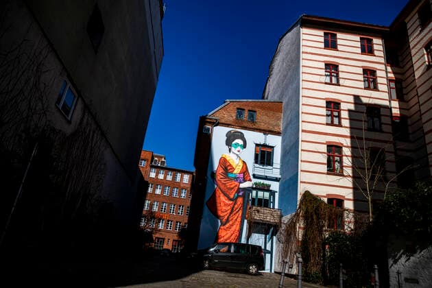 Wandmalerei mit einer Japanischen Geisha in Berlin Kreuzberg am 23. Maerz 2020. Grafitti in Berlin