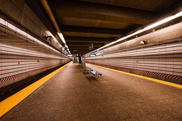 March 23, 2020, New York Manhattan, USA: Empty NYC in rush hour subway station reflect new coronavirus reality. After NYC Authorities ordered to stay New Yorkers to stay home except for those providing essential services. 03 23 20. New York Manhattan Q subway station 86ST and 2AV . . New York Manhattan USA - ZUMAs252 20200323_znp_s252_002 Copyright: xMarcusxSantosx