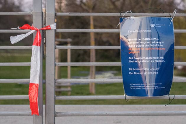 Coronavirus, Eindrücke aus Potsdam Deutschland, Potsdam - 23.03.2020: Im Bild ist der geschlossene Eingang zur Freundschaftsinsel zu sehen. Potsdam Brandenburg Deutschland