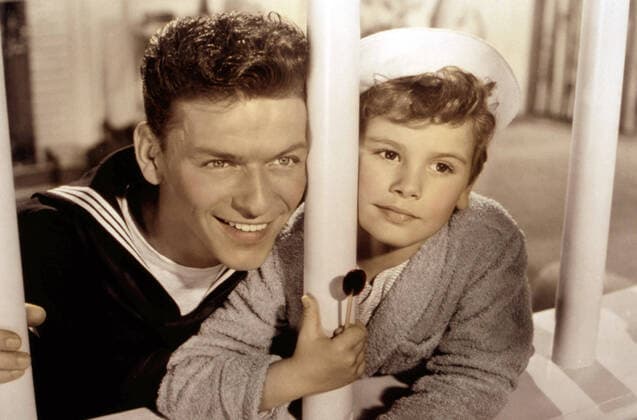 ANCHORS AWEIGH, from left: Frank Sinatra, Dean Stockell, 1945 Courtesy Everett Collection !ACHTUNG AUFNAHMEDATUM GESCHÃ„TZT! PUBLICATIONXNOTxINxCANxCHNxFRAxITAxJPNxNORxPOLxRUSxESPxUKxUSA Copyright: xCourtesyxEverettxCollectionx MSDANAW EC011