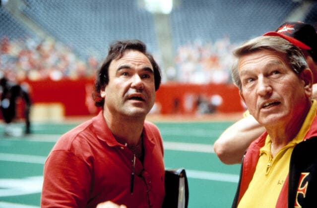 ANY GIVEN SUNDAY, Director Oliver Stone, Johnny Unitas, 1999. (c) Warner Bros. Courtesy: Everett Collection. Warner Bros Courtesy Everett Collection !ACHTUNG AUFNAHMEDATUM GESCHÃ„TZT! PUBLICATIONXNOTxINxCANxCHNxFRAxITAxJPNxNORxPOLxRUSxESPxUKxUSA Copyright: xWarnerxBros CourtesyxEverettxCollectionx MSDANGI WB001