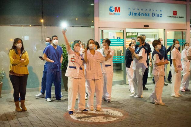March 23, 2020, Madrid, MADRID, SPAIN: Homage to the Spanish health and police at the door of the Fundacion Jimenez Diaz Hospital during ninenth day after the Government declared the state of alarm in Spain and recommended people to stay at home to fight coronavirus COVID-19 on March 23, 2020 in Madrid, Spain Madrid SPAIN - ZUMAa181 20200323_zaa_a181_114 Copyright: xJoaquinxCorcherox