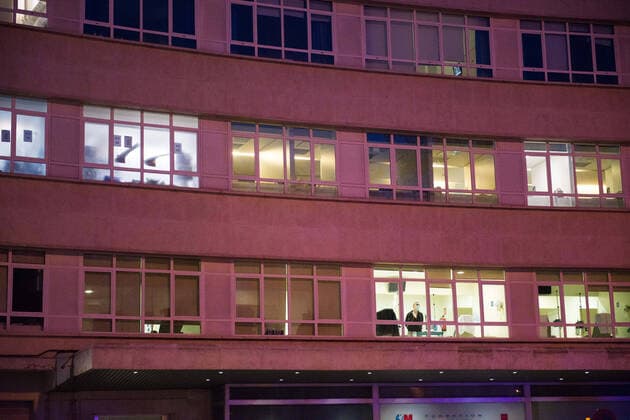 March 23, 2020, Madrid, MADRID, SPAIN: Homage to the Spanish health and police at the door of the Fundacion Jimenez Diaz Hospital during ninenth day after the Government declared the state of alarm in Spain and recommended people to stay at home to fight coronavirus COVID-19 on March 23, 2020 in Madrid, Spain Madrid SPAIN - ZUMAa181 20200323_zaa_a181_137 Copyright: xJoaquinxCorcherox