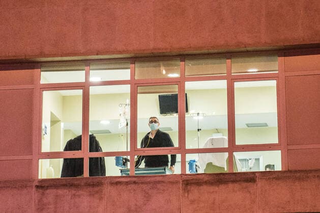 March 23, 2020, Madrid, MADRID, SPAIN: Homage to the Spanish health and police at the door of the Fundacion Jimenez Diaz Hospital during ninenth day after the Government declared the state of alarm in Spain and recommended people to stay at home to fight coronavirus COVID-19 on March 23, 2020 in Madrid, Spain Madrid SPAIN - ZUMAa181 20200323_zaa_a181_138 Copyright: xJoaquinxCorcherox