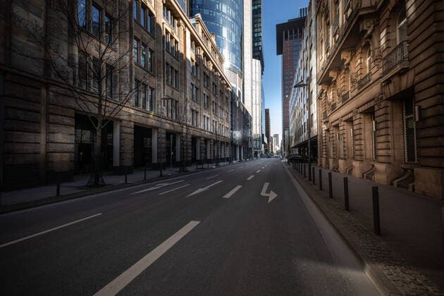 Neue Mainzer Strasse in Frankfurt an einem Montag während der Corona Krise Frankfurt zu Zeiten der Rushhour