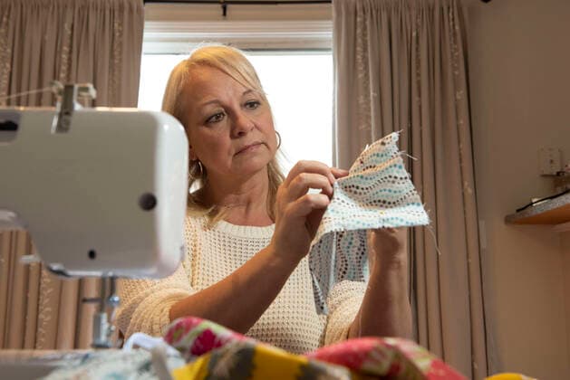 March 21, 2020, Woodstock, GA: Kathy Ahlberg, 53, volunteered to sew several hundred masks from donated materials, to be given to doctors and nurses struggling to stay safe in the midst of the coronavirus crisis. She is one of nearly 450 volunteers in the Atlanta area who donate their skills to produce the fabric masks. Woodstock - ZUMAn03_ 20200321_zaf_n03_001 Copyright: xRobinxRaynex