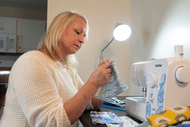 March 21, 2020, Woodstock, GA: Kathy Ahlberg, 53, volunteered to sew several hundred masks from donated materials, to be given to doctors and nurses struggling to stay safe in the midst of the coronavirus crisis. She is one of nearly 450 volunteers in the Atlanta area who donate their skills to produce the fabric masks. Woodstock - ZUMAn03_ 20200321_zaf_n03_006 Copyright: xRobinxRaynex
