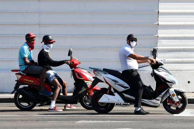 (200324) -- HAVANA, March 24, 2020 (Xinhua) -- People wearing masks are seen on a street in Havana, Cuba, March 23, 2020. Cuban President Miguel Diaz Canel on Monday urged state institutions, private sectors and people to increase control and discipline in an effort to contain the COVID-19 outbreak. (Photo by Joaquin Hernandez Xinhua) CUBA-HAVANA-COVID-19 