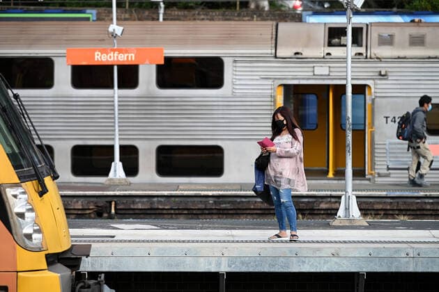 AUSTRALIA CORONAVIRUS COVID-19, Rail passengers wait on a platform during peak hour at Redfern Station in Sydney, Tuesday, March 24, 2020. A shutdown of non-essential services is in effect Australia wide in a bid to slow the spread of the coronavirus (COVID-19) disease, with the state of NSW recording 818 positive tested cases. ( NO ARCHIVING, EDITORIAL USE ONLY, NO USE IN BOOKS WITHOUT CONSENT SYDNEY NSW AUSTRALIA  Copyright: xJOELxCARRETTx 20200324001459069344