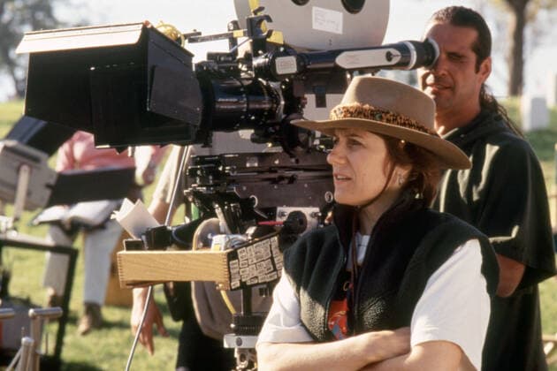 THREE WISHES, Director Martha Coolidge, on set, 1995, (c)Savoy Pictures courtesy Everett Collection Savoy Pictures Courtesy Everett Collection !ACHTUNG AUFNAHMEDATUM GESCHÃ„TZT! PUBLICATIONXNOTxINxCANxCHNxFRAxITAxJPNxNORxPOLxRUSxESPxUKxUSA Copyright: xSavoyxPictures CourtesyxEverettxCollectionx MSDTHWI EC013