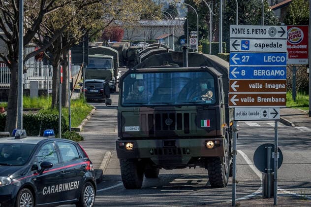 Ponte San Pietro (Bergamo). Military and medical personnel of the Army together with the Carabinieri transport the coffins with the use of six trucks from a depot in Ponte San Pietro due to emergency COVID19 Coronavirus (Carlo Cozzoli Fotogramma, San Pietro bridge - 2020-03-24) p.s. la foto e utilizzabile nel rispetto del contesto in cui e stata scattata, e senza intento diffamatorio del decoro delle persone rappresentate  Copyright: xCarloxCozzolix xFOTOGRAMMAx