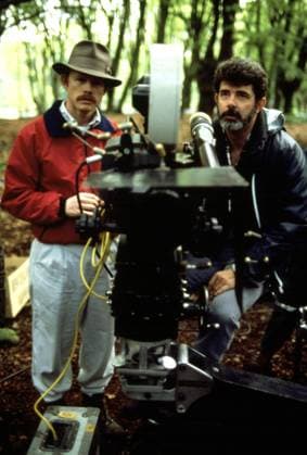 Director Ron Howard and producer George Lucus on the set of WILLOW, 1988, (c) MGM courtesy Everett Collection MGM Courtesy Everett Collection !ACHTUNG AUFNAHMEDATUM GESCHÃ„TZT! PUBLICATIONXNOTxINxCANxCHNxFRAxITAxJPNxNORxPOLxRUSxESPxUKxUSA Copyright: xMGM CourtesyxEverettxCollectionx MSDWILL EC001