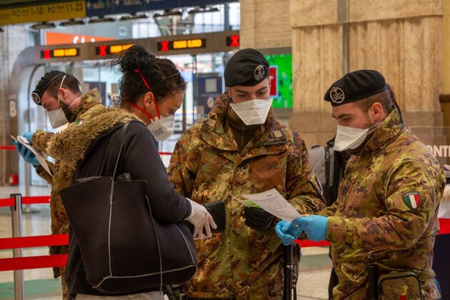 Milan, Coronavirus Covid 19 emergency, checks on trains by police and army in a completely deserted Central station (Massimo Alberico Fotogramma, - 2020-03-24) p.s. la foto e utilizzabile nel rispetto del contesto in cui e stata scattata, e senza intento diffamatorio del decoro delle persone rappresentate  Copyright: xMassimoxAlbericox xFOTOGRAMMAx