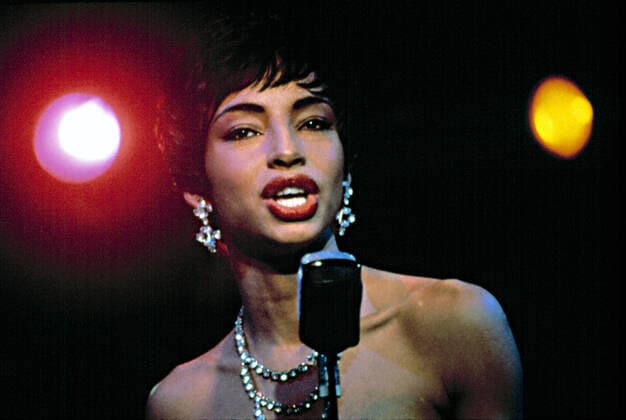 SADE, singing in a scene from the film, ABSOLUTE BEGINNERS, 1986. (c) Orion Pictures Courtesy: Everett Collection. Orion Pictures Corp Courtesy Everett Collection !ACHTUNG AUFNAHMEDATUM GESCHÃ„TZT! PUBLICATIONXNOTxINxCANxCHNxFRAxITAxJPNxNORxPOLxRUSxESPxUKxUSA Copyright: xOrionxPicturesxCorp CourtesyxEverettxCollectionx PSDSADE EC003