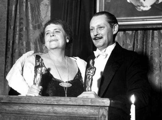 OSCARS. Bester Hauptdarsteller. PreistrÃ¤ger 1931-1940 Marie Dressler and Lionel Barrymore accepting their Best Actress and Best Actor Oscars for MIN AND BILL and A FREE SOUL, November 11, 1931 Courtesy Everett Collection !ACHTUNG AUFNAHMEDATUM GESCHÃ„TZT! PUBLICATIONXNOTxINxCANxCHNxFRAxITAxJPNxNORxPOLxRUSxESPxUKxUSA Copyright: xCourtesyxEverettxCollectionx SBDOSPI EC004