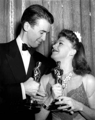 OSCARS. Beste Hauptdarstellerin. PreistrÃ¤gerinnen 1941-1950 OSCARS. Bester Hauptdarsteller. PreistrÃ¤ger 1941-1950 1940: JAMES STEWART Best Actor, THE PHILADELPHIA STORY and GINGER ROGERS Best Actress, KITTY FOYLE bask in Oscar glory, 1941 Courtesy Everett Collection !ACHTUNG AUFNAHMEDATUM GESCHÃ„TZT! PUBLICATIONXNOTxINxCANxCHNxFRAxITAxJPNxNORxPOLxRUSxESPxUKxUSA Copyright: xCourtesyxEverettxCollectionx SBDOSPI EC038