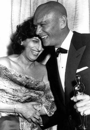 OSCARS. Bester Hauptdarsteller. PreistrÃ¤ger 1951-1960 ANNA MAGNANI, 1956: 1955 s Best Actress, joyfully presents YUL BRYNNER, Best Actor, THE KING AND I, with his Oscar, 3 28 57 Courtesy Everett Collection !ACHTUNG AUFNAHMEDATUM GESCHÃ„TZT! PUBLICATIONXNOTxINxCANxCHNxFRAxITAxJPNxNORxPOLxRUSxESPxUKxUSA Copyright: xCourtesyxEverettxCollectionx SBDOSPI EC097