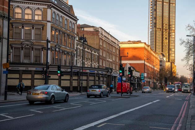 March 24, 2020, London, London, United Kingdom: March 24, 2020, London, UK: London had a busy morning in the City few hours after Prime Minister Boris Johnson addressing the nation from 10 Downing Street, London, as he placed the UK on lockdown as the Government seeks to stop the spread of coronavirus (COVID-19). Picture of traffic at City Road. London United Kingdom - ZUMAp175 47092514st Copyright: xEricaxDezonnex