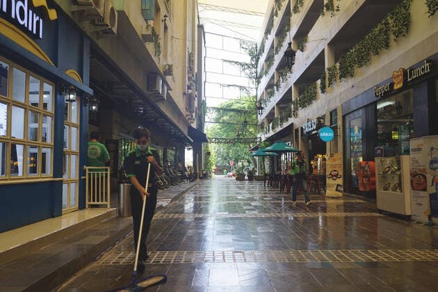 March 24, 2020, Makassar, South Sulawesi, Indonesia: A janitor at Ratu Indah Mall in Makassar, South Sulawesi Province, Indonesia wears a mask when working cleaning the mall floor. Mall cleaners also wear masks to protect themselves from coronaviruses. Makassar Indonesia - ZUMAb223 20200324_zip_b223_015 Copyright: xHerwinxBaharx