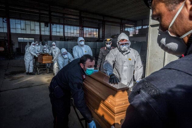 Ponte San Pietro (Bergamo). Military and medical personnel of the Army together with the Carabinieri transport the coffins with the use of six trucks from a depot in Ponte San Pietro due to emergency COVID19 Coronavirus (Carlo Cozzoli Fotogramma, San Pietro bridge - 2020-03-24) p.s. la foto e utilizzabile nel rispetto del contesto in cui e stata scattata, e senza intento diffamatorio del decoro delle persone rappresentate  Copyright: xCarloxCozzolix xFOTOGRAMMAx