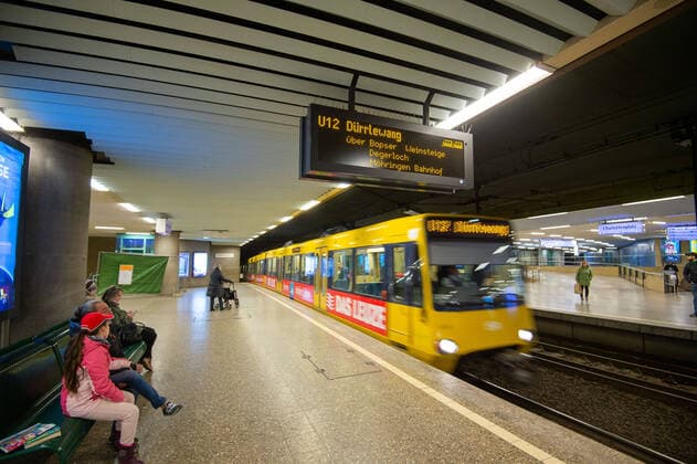 Coronavirus-COVID-19 Öffentlicher Nahverkehr Stuttgart. Die SSB hat ihre Fahrpläne von heute an auf den Sonntagsfahrplan umgestellt. Stuttgart Mitte Baden-Württemberg Deutschland Copyright: xLeif-HendrikxPiechowskix