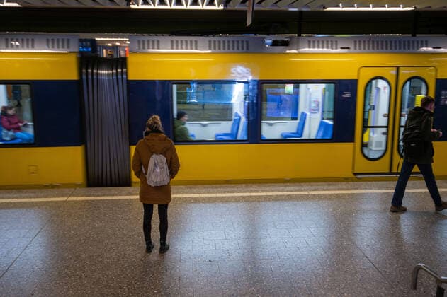 Coronavirus-COVID-19 Öffentlicher Nahverkehr Stuttgart. Die SSB hat ihre Fahrpläne von heute an auf den Sonntagsfahrplan umgestellt. Stuttgart Mitte Baden-Württemberg Deutschland Copyright: xLeif-HendrikxPiechowskix