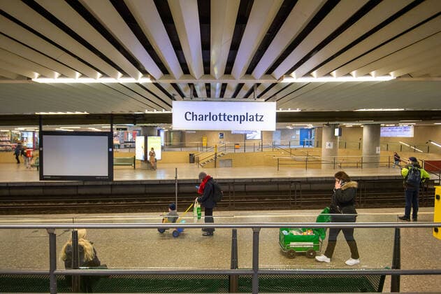 Coronavirus-COVID-19 Öffentlicher Nahverkehr Stuttgart. Die SSB hat ihre Fahrpläne von heute an auf den Sonntagsfahrplan umgestellt. Stuttgart Mitte Baden-Württemberg Deutschland Copyright: xLeif-HendrikxPiechowskix