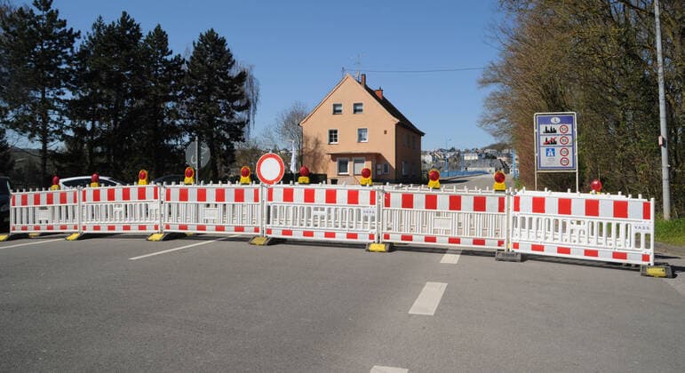 Der Grenzübergang Nennig am Dienstag (24.3.2020) ist geschlossen. Eine Passage zwischen Deutschland und Luxemburg für Fahrzeuge nicht mehr gestattet.