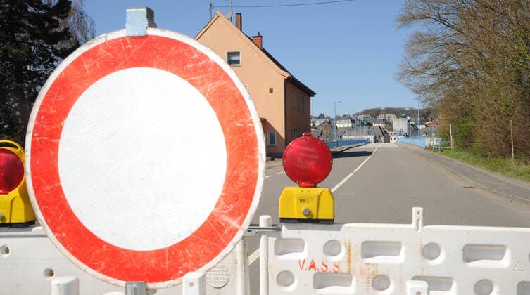 Der Grenzübergang Nennig am Dienstag (24.3.2020) ist geschlossen. Eine Passage zwischen Deutschland und Luxemburg für Fahrzeuge nicht mehr gestattet.