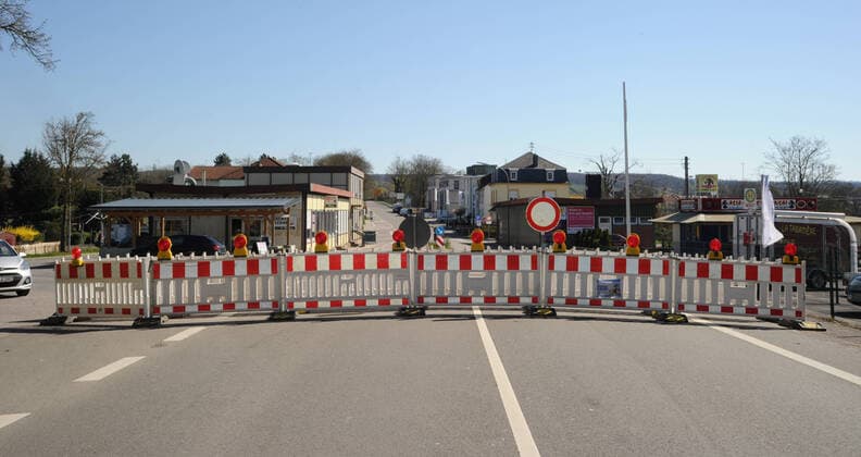 Der Grenzübergang Nennig am Dienstag (24.3.2020) ist geschlossen. Eine Passage zwischen Deutschland und Luxemburg für Fahrzeuge nicht mehr gestattet.
