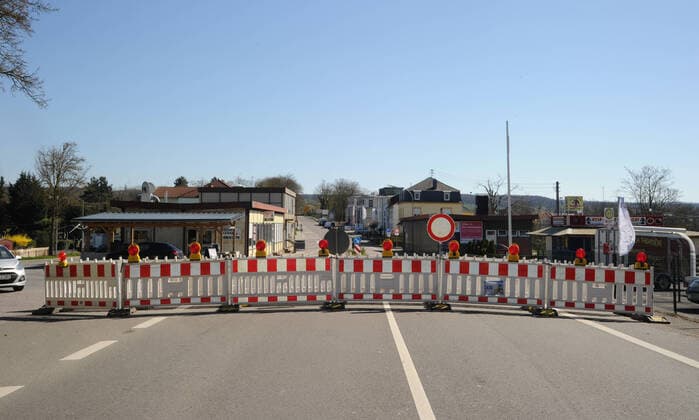 Der Grenzübergang Nennig am Dienstag (24.3.2020) ist geschlossen. Eine Passage zwischen Deutschland und Luxemburg für Fahrzeuge nicht mehr gestattet.