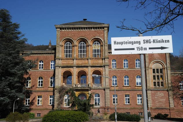 Die SHG Klinik Merzig am Dienstag (24.02.2020) in Merzig. Die Corona Partienten werden in einem Zelt voruntersucht, bevor sie in das Krankenhaus gebracht werden.