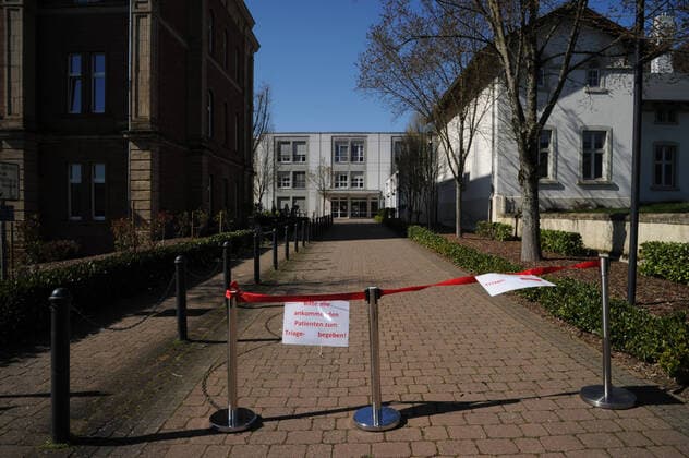 Die SHG Klinik Merzig am Dienstag (24.02.2020) in Merzig. Die Corona Partienten werden in einem Zelt voruntersucht, bevor sie in das Krankenhaus gebracht werden.