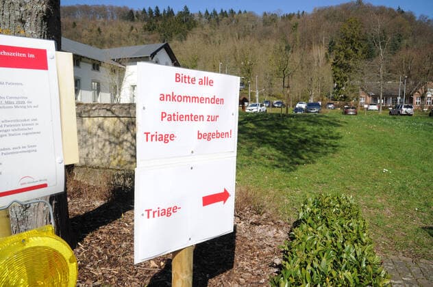 Die SHG Klinik Merzig am Dienstag (24.02.2020) in Merzig. Die Corona Partienten werden in einem Zelt voruntersucht, bevor sie in das Krankenhaus gebracht werden.
