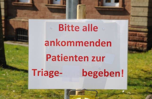 Die SHG Klinik Merzig am Dienstag (24.02.2020) in Merzig. Die Corona Partienten werden in einem Zelt voruntersucht, bevor sie in das Krankenhaus gebracht werden.