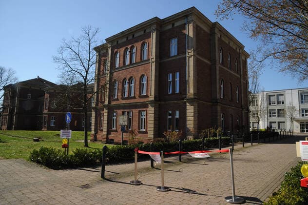 Die SHG Klinik Merzig am Dienstag (24.02.2020) in Merzig. Die Corona Partienten werden in einem Zelt voruntersucht, bevor sie in das Krankenhaus gebracht werden.