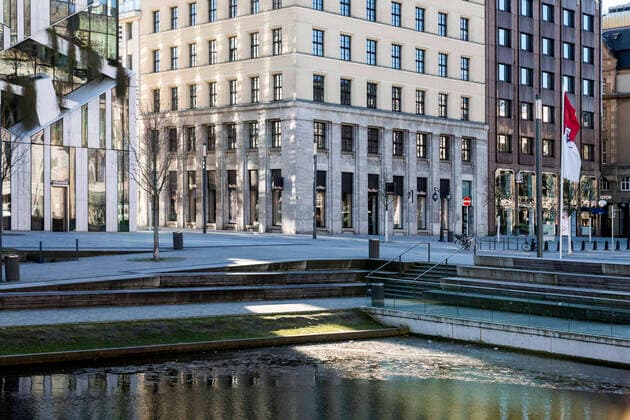 Maßnahmen aufgrund Coronavirus Pandemie, leere Innenstadt Düsseldorf, Königsallee