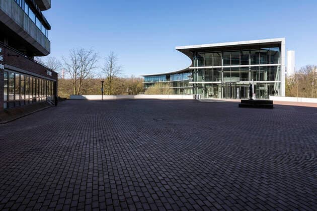 Maßnahmen aufgrund Coronavirus Pandemie, Heinrich-Heine-Universität hat ihren Betrieb eingestellt, Oeconomicum der Wirtschaftswissenschaften an der Unibibliothek