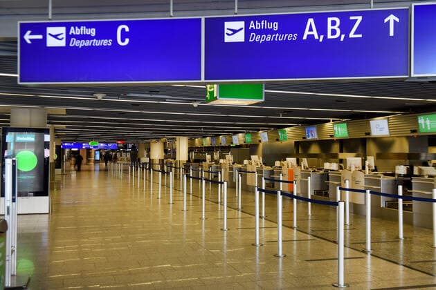 Deutschland, Frankfurt, 24.03.2020 Flughafen-Frankfurt Foto: gaehnende Leere in der Abflughalle Flughafen-Frankfurt