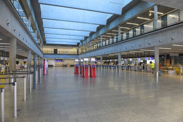 Deutschland, Frankfurt, 24.03.2020 Flughafen-Frankfurt Foto: gaehnende Leere in der Abflughalle Flughafen-Frankfurt