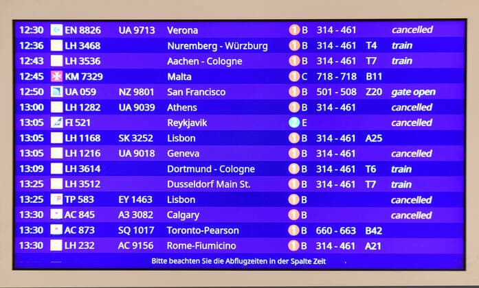 Deutschland, Frankfurt, 24.03.2020 Flughafen-Frankfurt Foto: Fluege Cancelled in der Abflughalle Flughafen-Frankfurt