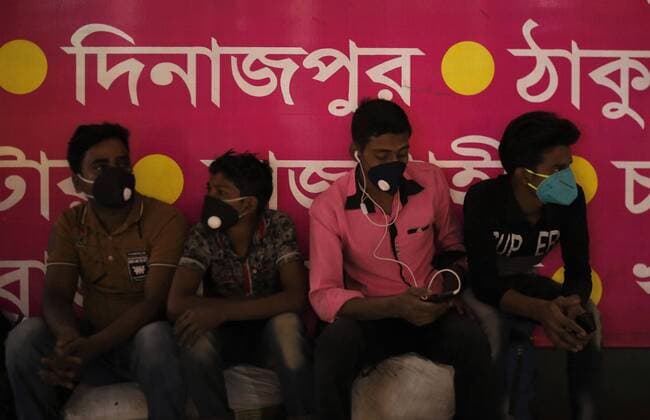 March 24, 2020, Dhaka, Bangladesh: People wear facemasks as they wait to leave the capital before the shutdown of all public transport amid the COVID -19 outbreak. Dhaka Bangladesh - ZUMAh143 20200324_zap_h143_005 Copyright: xMDxMehedixHasanx