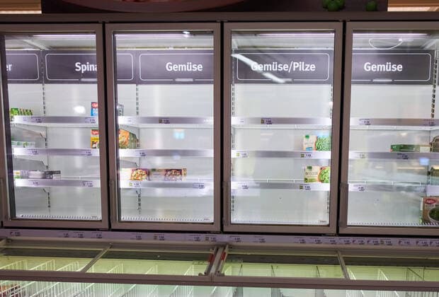 Supermarket in Marktoberdorf, March 24, 2020. Empty shelves of vegetables food due to the Corona virus disease (COVID-19) on March 24, 2020 in Marktoberdorf, Germany